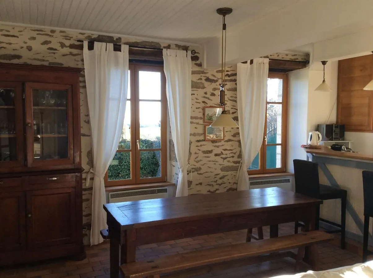 Guest house L Ancienne Auberge Teissieres-les-Boulies